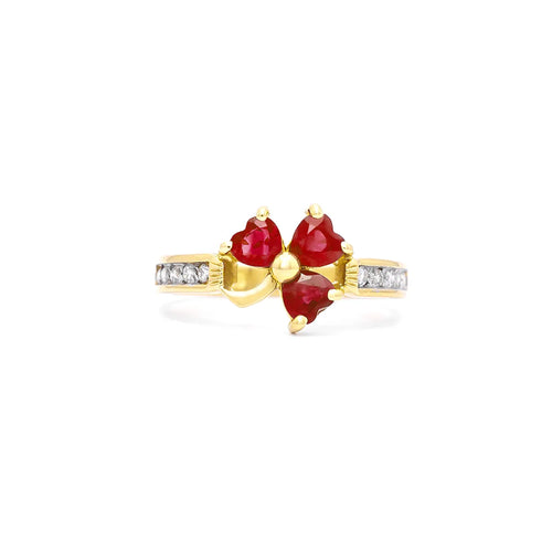 Irish Shamrock Ring with Heartshape Gemstones And Pavé Diamonds