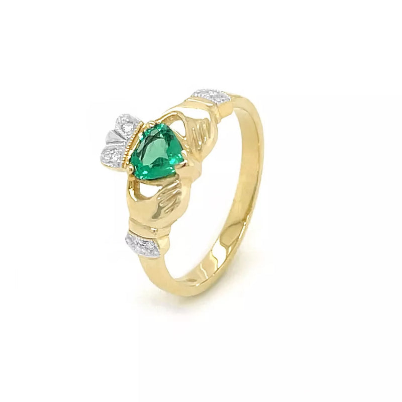 Claddagh Wedding Ring Set Adorned With Heartshaped Gemstone And Diamonds