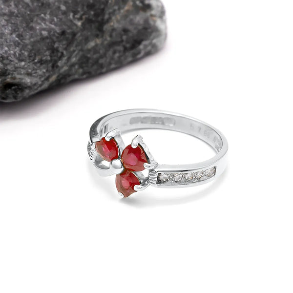 Irish Shamrock Ring with Heartshape Gemstones And Pavé Diamonds