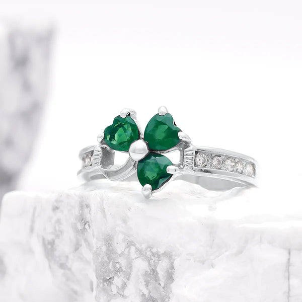 Irish Shamrock Ring with Heartshape Gemstones And Pavé Diamonds