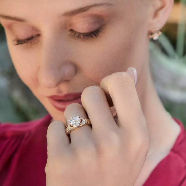 Claddagh Ring with Heartshaped Lab Diamond