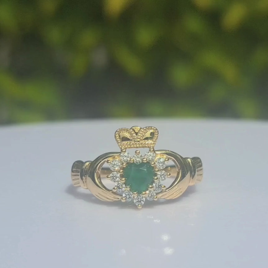 Gold Claddagh Ring With Green Agate Heart