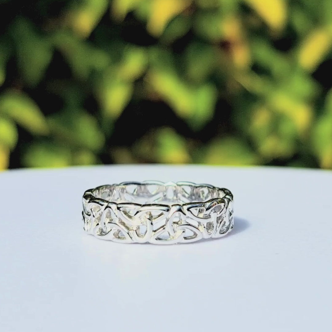 Ladies Trinity Knot Ring in Sterling Silver