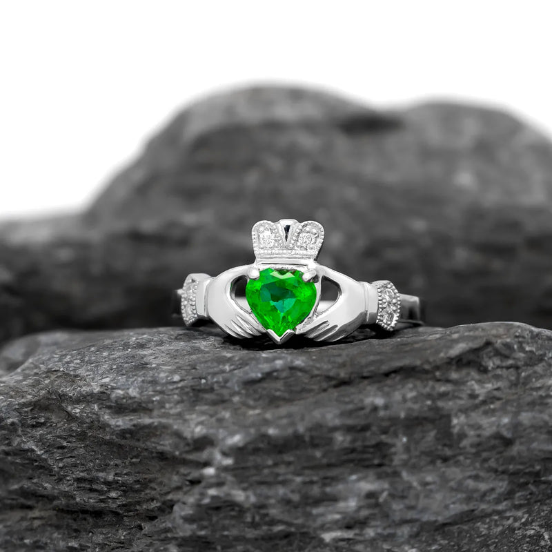Claddagh Wedding Ring Set Adorned With Heartshaped Gemstone And Diamonds