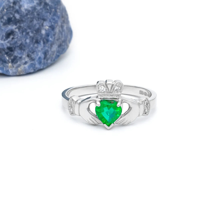 Claddagh Wedding Ring Set Adorned With Heartshaped Gemstone And Diamonds